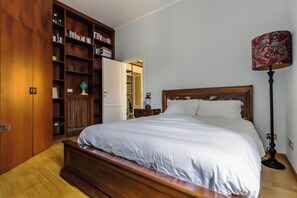 WiFi, bed sheets - Trastevere Boutique Apartment by Chef MarcoValerio (Roma)