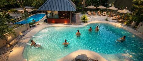 2 piscinas al aire libre