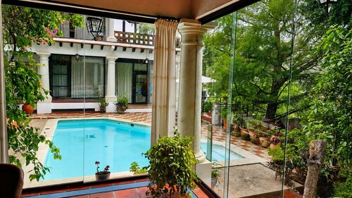 Villa Oaxaca, a stately residence with 6 suites, art, culture, nature, and a pool