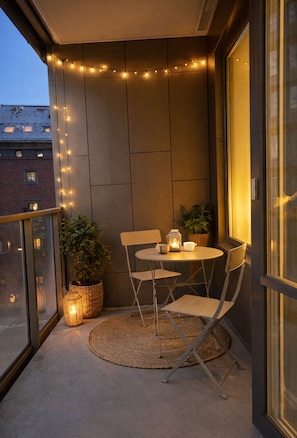 Outdoor dining - Modern studio with balcony in central Stockholm (Stockholm)