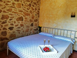 7 quartos, ferros/tábuas de passar roupa, Wi-Fi, roupa de cama