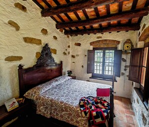 Iron/ironing board, WiFi, bed sheets - Can Prats, masia beach house (Lloret de Mar)