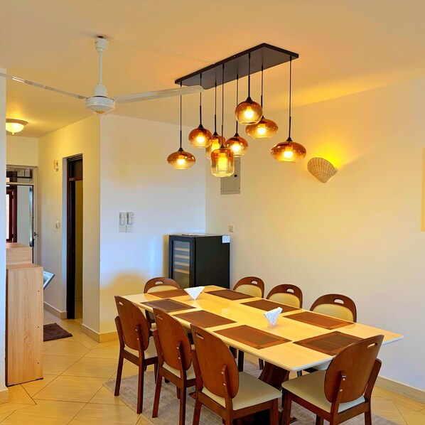 Dining - 2-Bedroom Beachfront Apartment in Shanzu,Mombasa with an AC,Jacuzzi&fitness room (Mombasa)