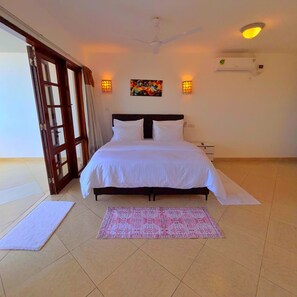 Room - 2-Bedroom Beachfront Apartment in Shanzu,Mombasa with an AC,Jacuzzi&fitness room (Mombasa)