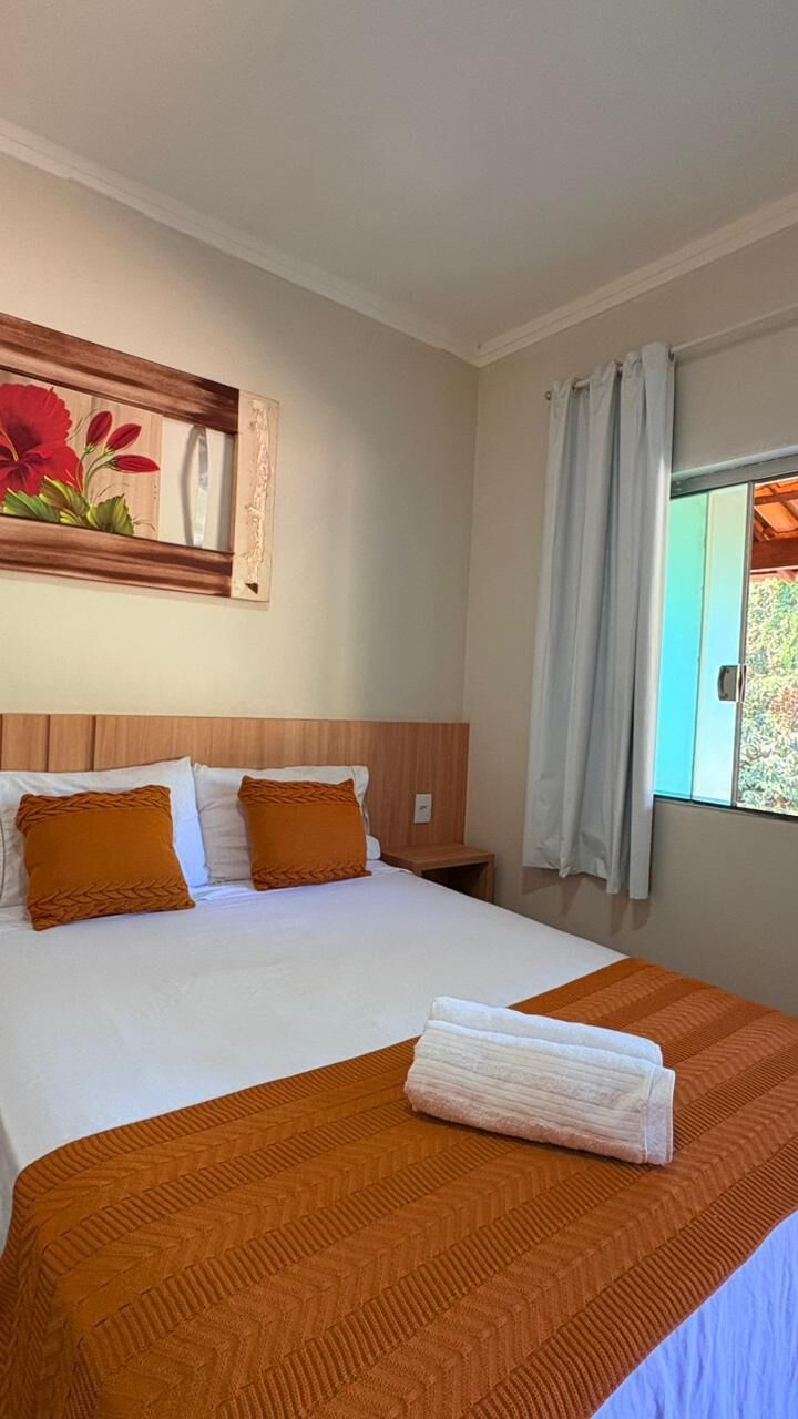 Habitación doble, vistas al lago | Baño | Ducha, artículos de higiene personal gratuitos, toallas y jabón