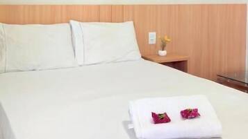 Double Room, Air conditioning, Lake View | Laptop workspace, free WiFi