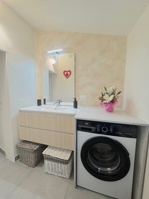 Interior - Apartment 'Quintessenza Lubriano' with Balcony, Wi-Fi and Air Conditioning (Lubriano)