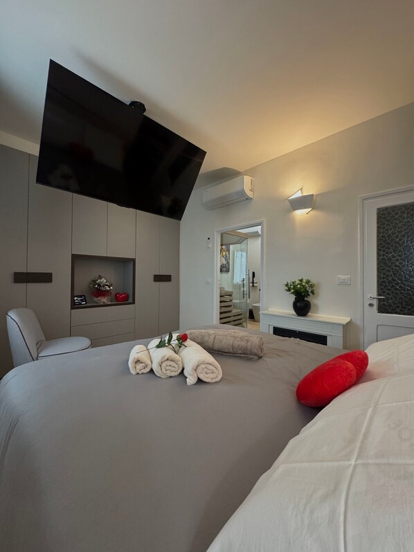 WiFi, bed sheets