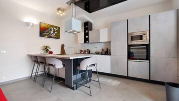 Fridge, microwave, oven, stovetop