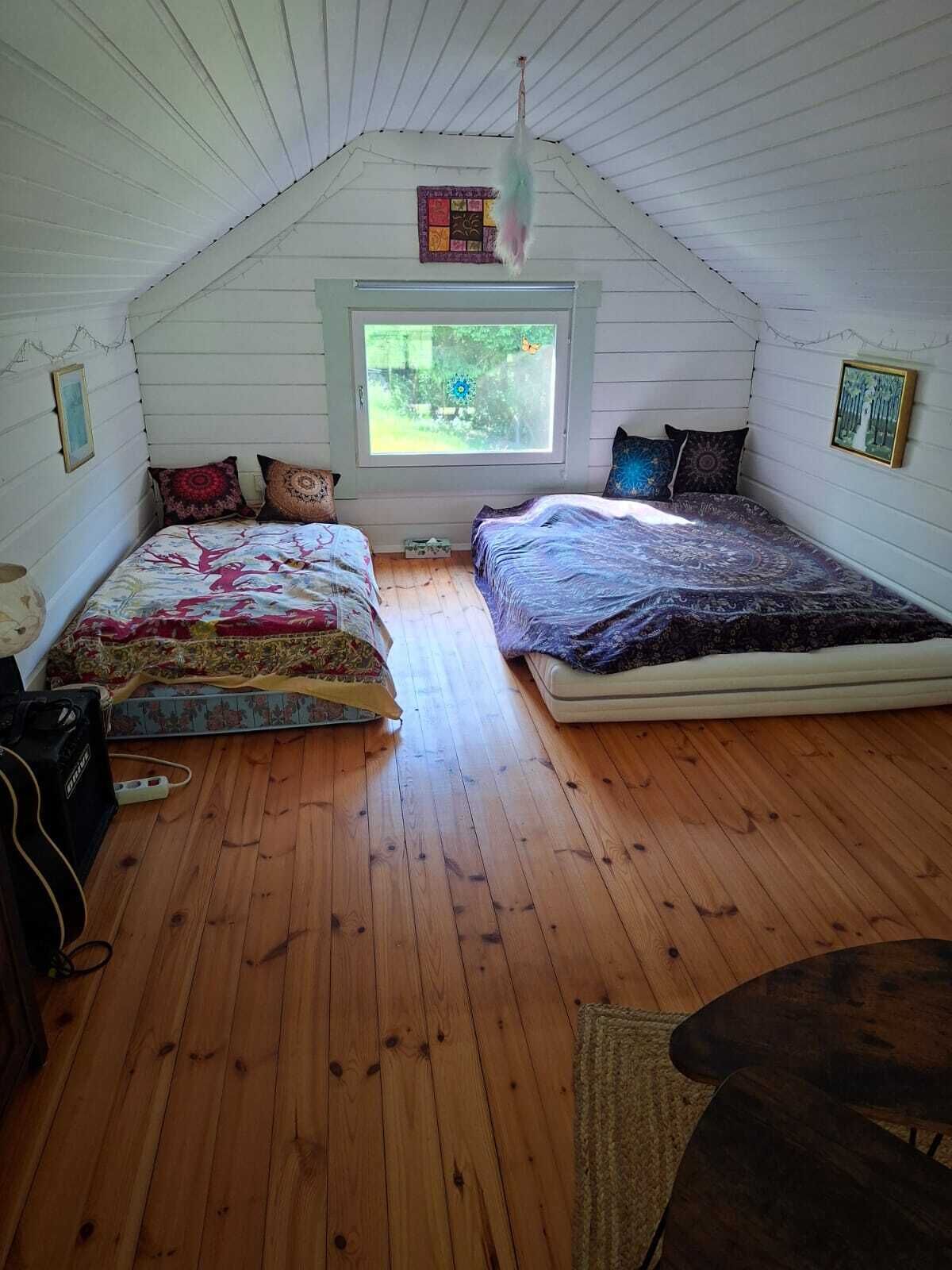 2 bedrooms, bed sheets