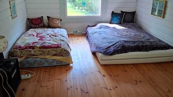 2 bedrooms, bed sheets