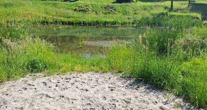 Der Platz zum Abschalten am Naturteich, mitten im Grünen für Familien, Paare.