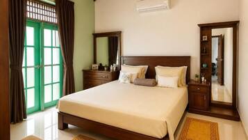 Iron/ironing board, Internet, bed sheets