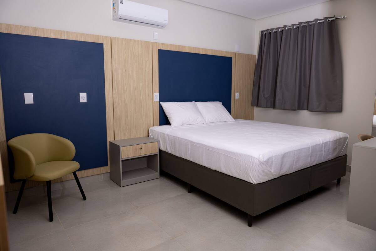 Suite, 1 King Bed | Minibar, laptop workspace, WiFi (free), bed sheets