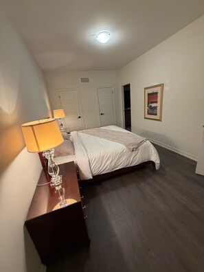 3 bedrooms, iron/ironing board, Internet, bed sheets