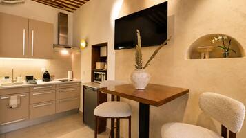 Design Studio Suite | Dapur peribadi | Pembancuh kopi espreso, pembancuh kopi/teh, cerek elektrik