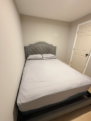1 bedroom, iron/ironing board, WiFi, bed sheets - Cozy 1-bedroom guest apartment in serene Perry Hall (Perry Hall)