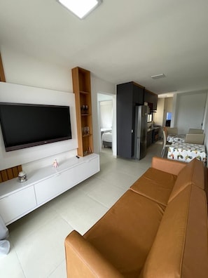 Apartment, 2 Bedrooms, Courtyard View | Living area