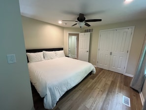 2 bedrooms, WiFi, bed sheets - Lake front 2 Bedroom (Noblesville)