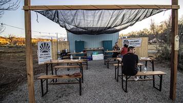 Tempat makan outdoor