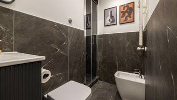 Shower, bidet, towels
