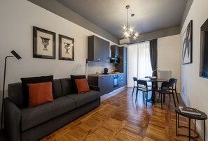 TV, books - Toscana 6bis - FromHometoRome (Roma)