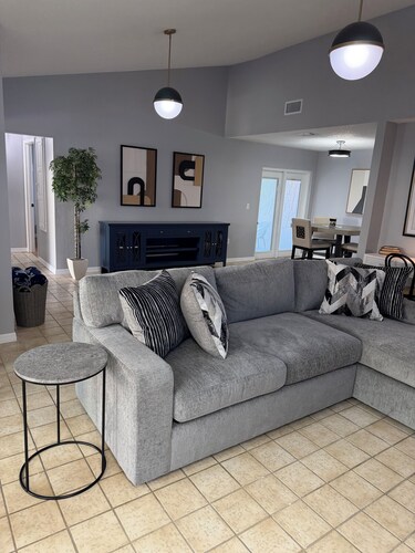 Lovely 3-bedroom condo with AC in charming Lakeland