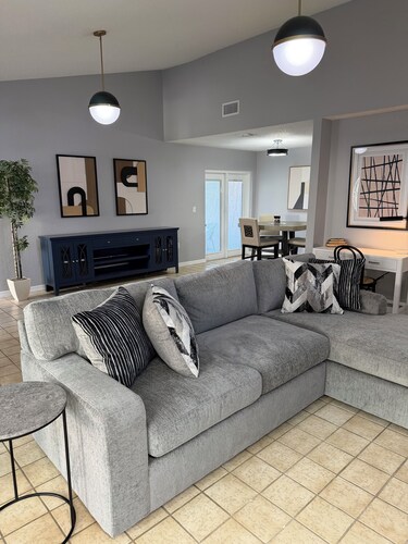 Lovely 3-bedroom condo with AC in charming Lakeland