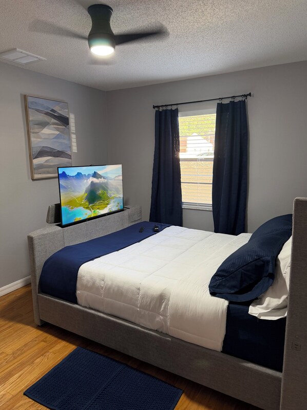 3 bedrooms, in-room safe, iron/ironing board, travel cot