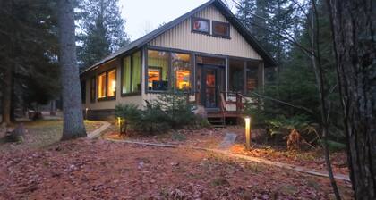 Family cabin on Lake Superior with beach + 30 acres of woods