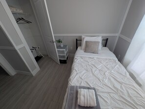 3 bedrooms, iron/ironing board, free WiFi, bed sheets - Entire House & Windmill Coast Retreat (Glace Bay)