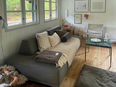 暖炉. Authentic cottage near beach and woods