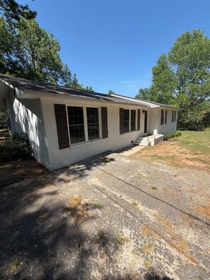 Exterior - The House at Sinclair Marina in the heart of Milledgeville (Milledgeville)