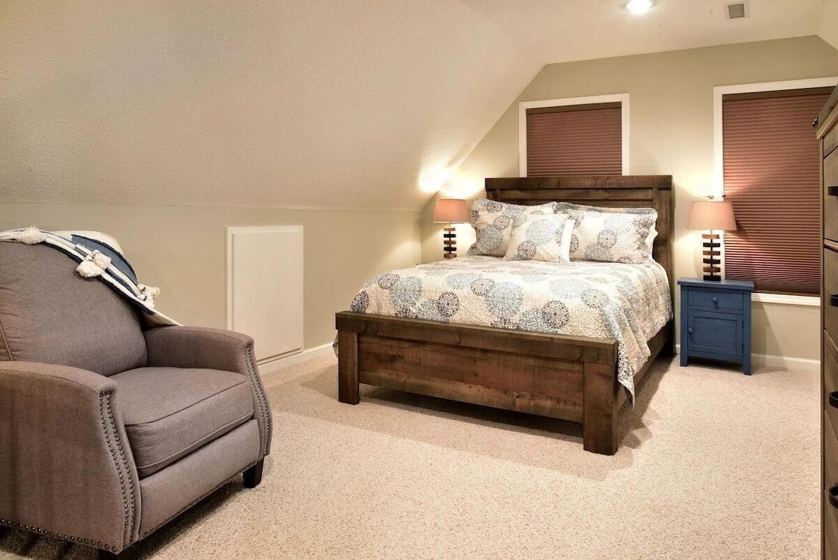 4 bedrooms, iron/ironing board, free WiFi, bed sheets