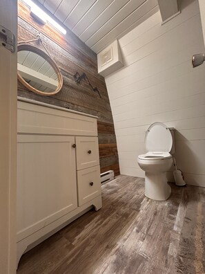 Shower, hair dryer, towels, soap - Popular Cabin Colony - steps from village, hot tub (Vernon)