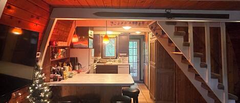 Coffee/tea maker, fridge, microwave, oven