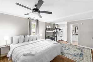 Iron/ironing board, free WiFi, bed sheets, wheelchair access - Druid Hills Retreat | Group Stay/King Bed/Parking (Birmingham)