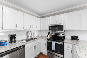 Fridge, microwave, oven, stovetop - Druid Hills Retreat | Group Stay/King Bed/Parking (Birmingham)