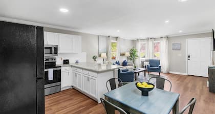 Druid Hills Retreat | Group Stay/King Bed/Parking