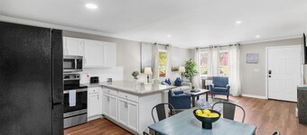 Druid Hills Retreat | Group Stay/King Bed/Parking