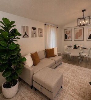 Living area - The Luxe Terrace w/ Jacuzzi (Orlando)