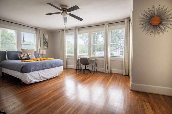 5 bedrooms, desk, iron/ironing board, free WiFi