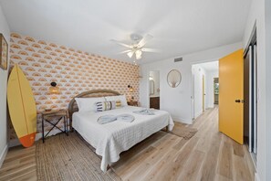 2 bedrooms, iron/ironing board, Internet, bed sheets - Cozy retro surf/beach vibe 2 bedroom condo (Indian harbor beach)