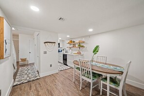 Dining - Cozy retro surf/beach vibe 2 bedroom condo (Indian harbor beach)