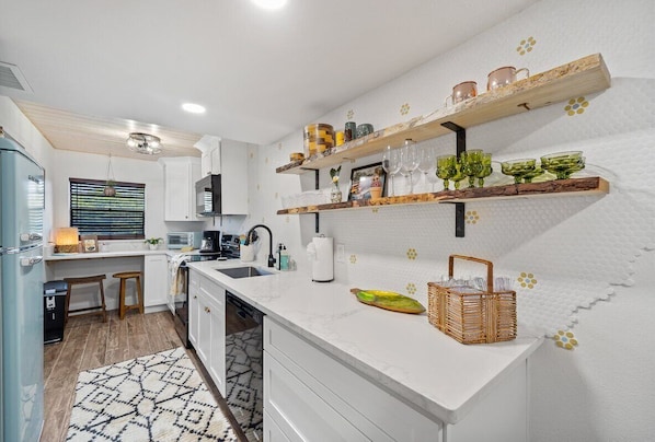 Private kitchen - Cozy retro surf/beach vibe 2 bedroom condo (Indian harbor beach)