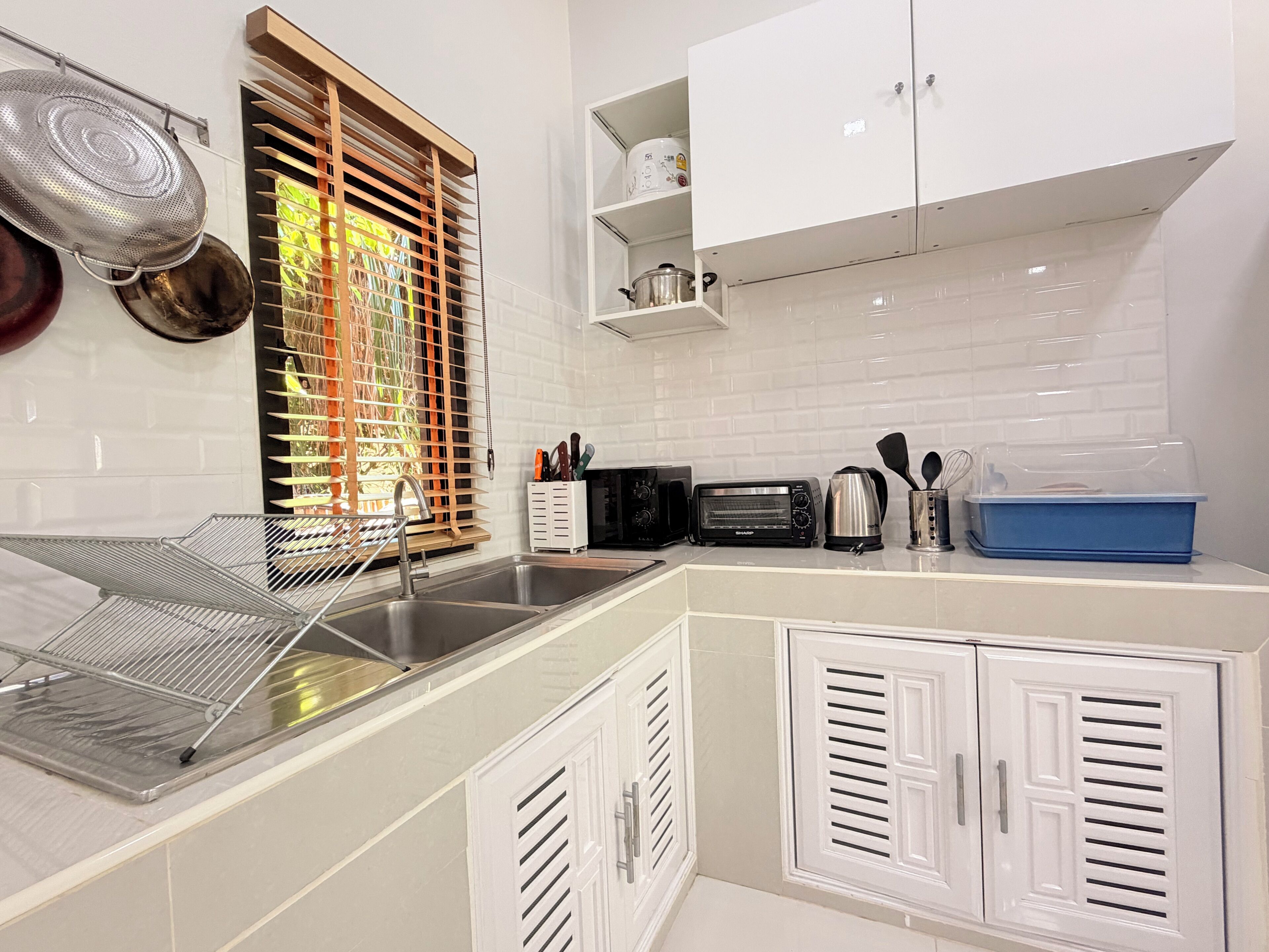 Fridge, stovetop, cookware/dishes/utensils