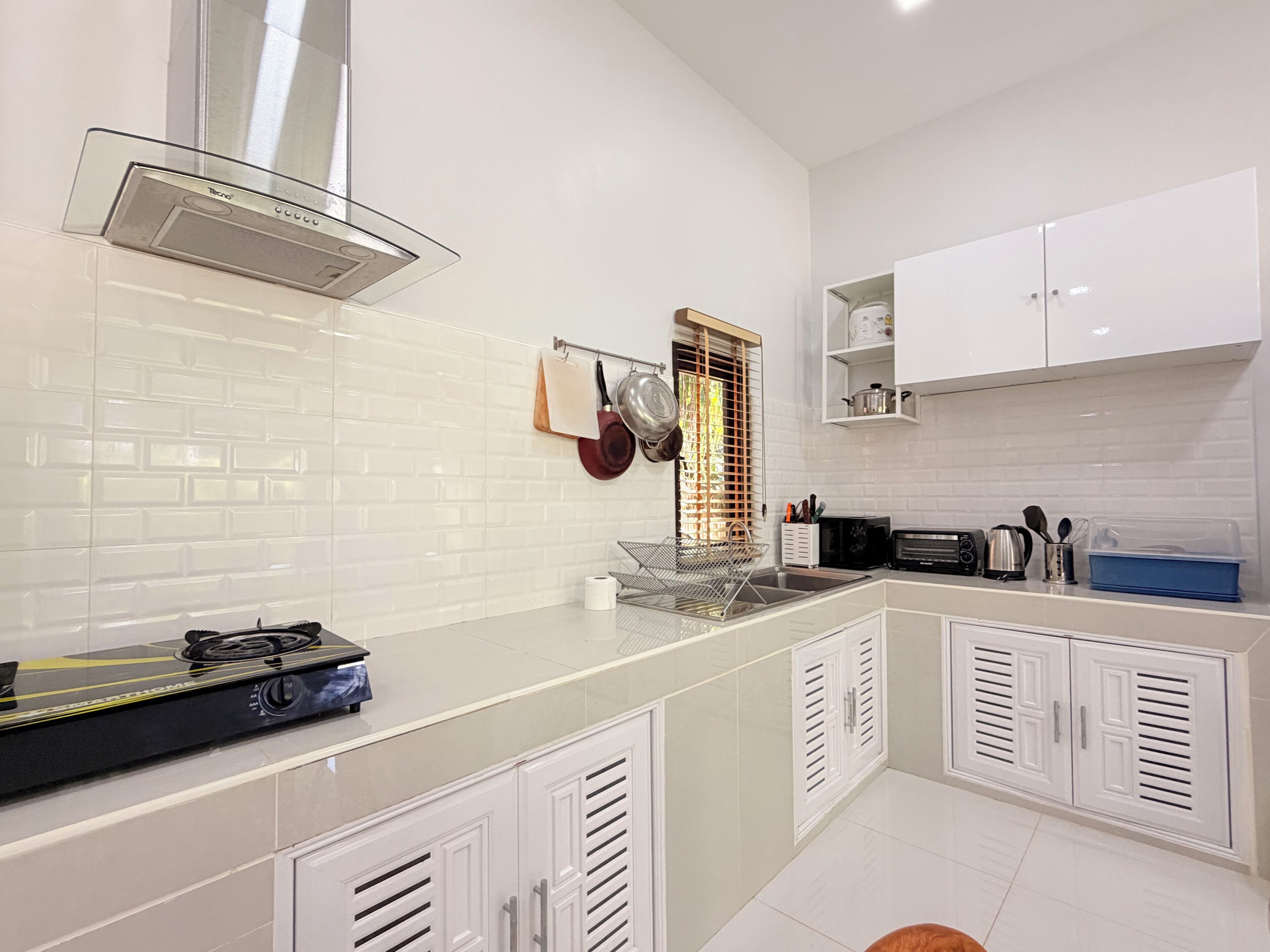 Fridge, stovetop, cookware/dishes/utensils