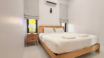 In-room safe, desk, laptop workspace, free WiFi