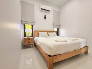 In-room safe, desk, laptop workspace, free WiFi - Villa La Forest  (Koh Phangan)
