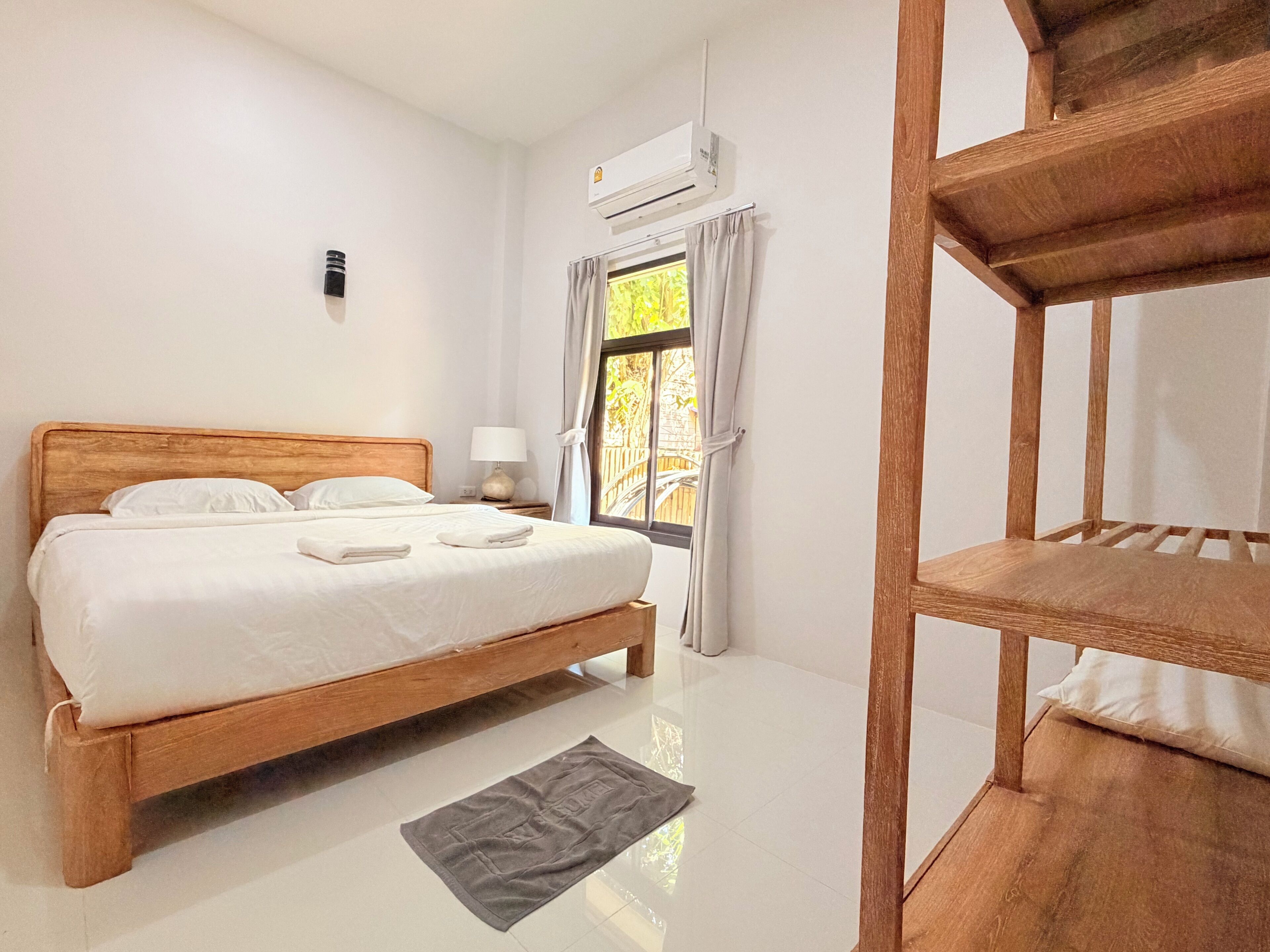 In-room safe, desk, laptop workspace, free WiFi